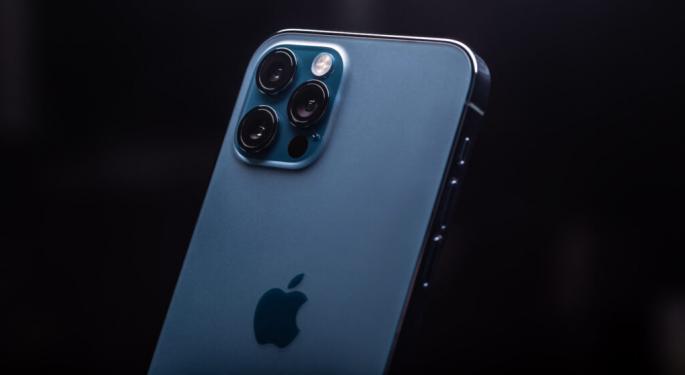 'Not Something Steve Jobs Would Probably Do': Gurman Says Apple Should Go Against The Grain And Lower iPhone's Price Point