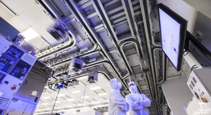 Arista Networks Vs. Globalfoundries: Which AI Stock Is The Better Buy Ahead Of Q1 Earnings?