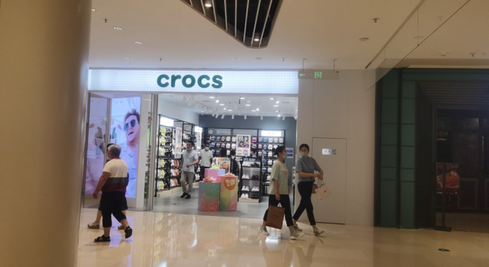 Crocs To Rally Around 19%? Here Are 10 Top Analyst Forecasts For Monday