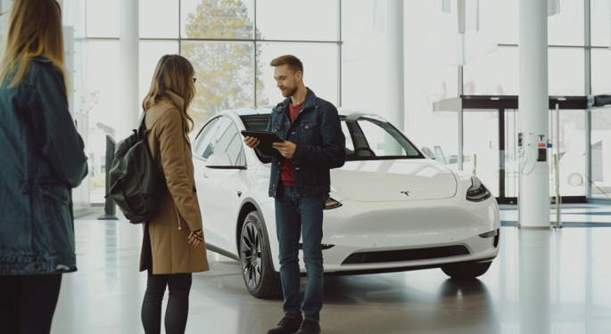 Tesla Defies Auto Industry Trends With 0.99% APR Model Y Financing Offer