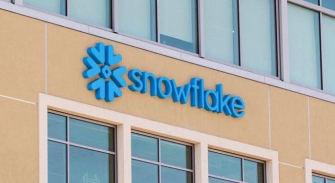 Why Did Snowflake Cut Margin Outlook After A Solid Q1? 11 Analysts Dive Deeper