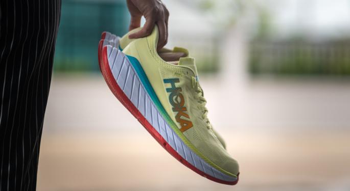 Hoka Maker Delivers 'Strong Upside' In Q4, 5 Analysts Raise Forecasts On Deckers Outdoor