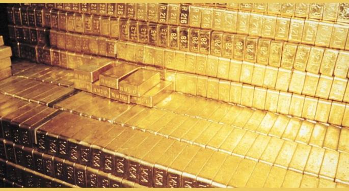 Robert Kiyosaki and Warren Buffett Butt Heads on Gold Investing: 'He Didn't Invest His Money; He Invests Your Money.'