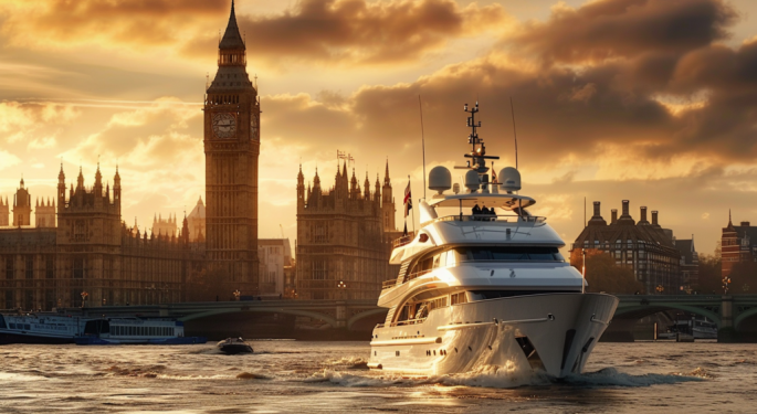 Millionaires Set To Flee Britain In Record Numbers In 2024 Over Economic, Political Instability: They 'Are Already Voting With Their Feet'