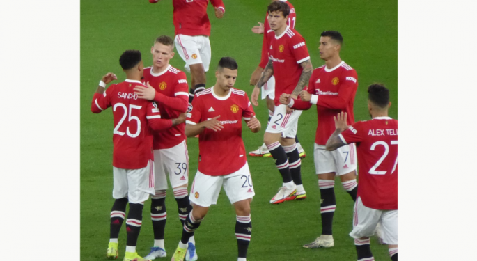 Manchester United Faces Tough Q3: Sales Plunge 19.6%, Matchday Revenue Crashes 40.7%