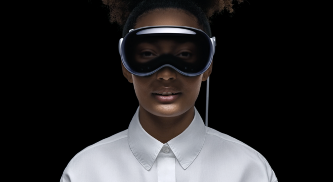 Apple's Vision Pro Struggles To Find Its 'Killer App' To Justify $3,500 Price Tag: 'Just Not Quite Hit The Imagination Of The Consumer,' Says Analyst