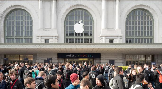 Apple Stock Nearly Holds Up Despite Magnificent 7 Sell-Off In Premarket: What's Going On