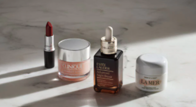 Estée Lauder Delivers Mixed Q4 Results, Analysts Note Transition Year Ahead