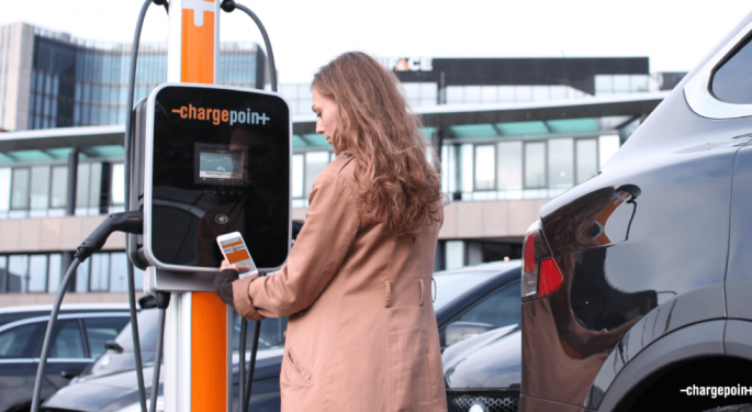 ChargePoint Q2, Guidance Miss Expectations, Analysts Say: 15% Layoffs Could 'Create Efficiencies'