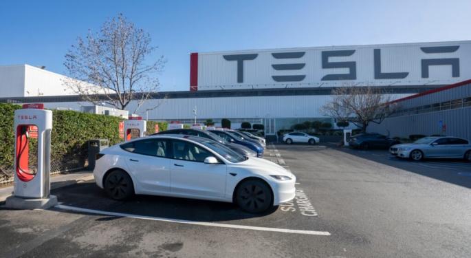 Tesla Bull Asks Investors To Temper Expectations Concerning Robotaxi Day, But Reiterate Stock As Top Auto Pick: 'Continues To Take Steps To Mitigate Downside Risks'