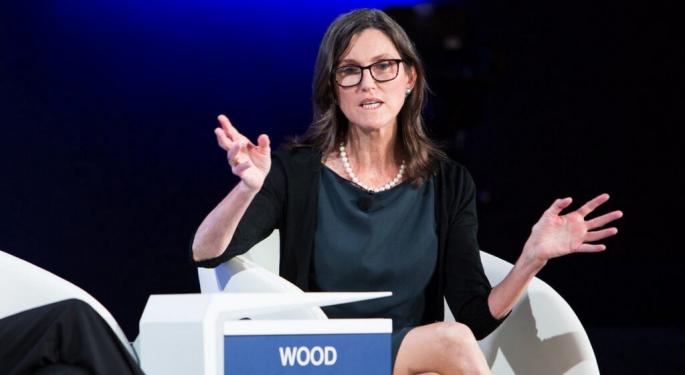 Cathie Wood's Ark Invest Continues Dumping Robinhood And Palantir Shares As Interest Rates Fall