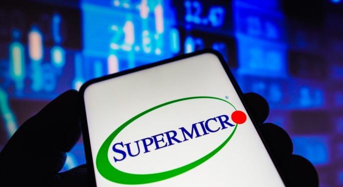 Is SMCI's Big Drop A Warning Sign Or Buying Opportunity? Here's What Professional Traders Say