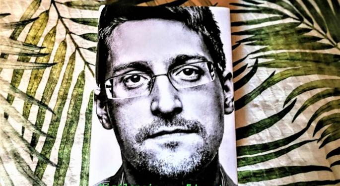 Edward Snowden Cautions Crypto Industry Not To Dilute Principles: 'We Should Defy Bureaucracy'
