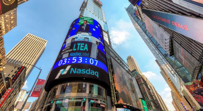 Wall Street On Edge As Nasdaq Nears Record High, Oil Prices Plummet: Strategist Says There's Opportunity If Resilience Continues