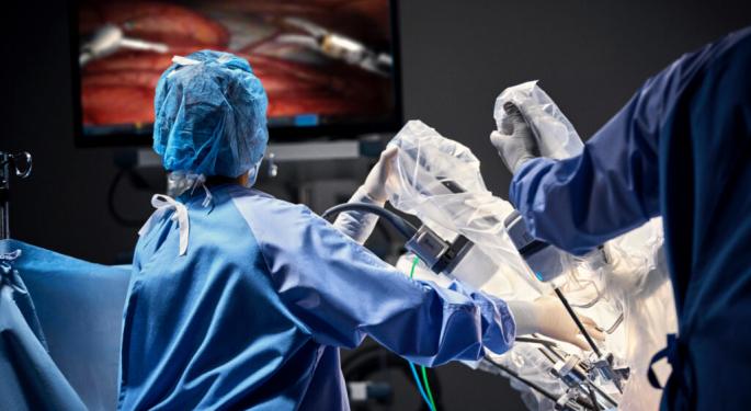 Intuitive Surgical Posts Q3 Earnings Beat, These Analysts Raise Forecasts On DV5 Uptake