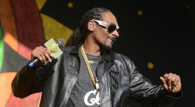 Snoop Dogg's Secret To Smoking Weed: A Staffer Who Says 'That's Enough'