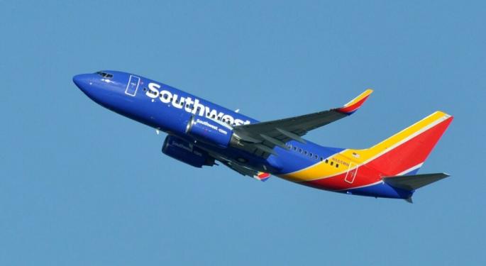 Southwest Shares Drop Despite Strong Earnings, Elliott Deal: CEO Warns Of Boeing Delivery Delays If Strike Continues