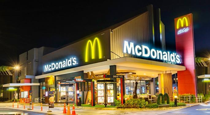 McDonald's Q3 Earnings Preview: Trump Visit, E. Coli Outbreak In Focus, Analysts Highlight Global Scale, Franchise Strength