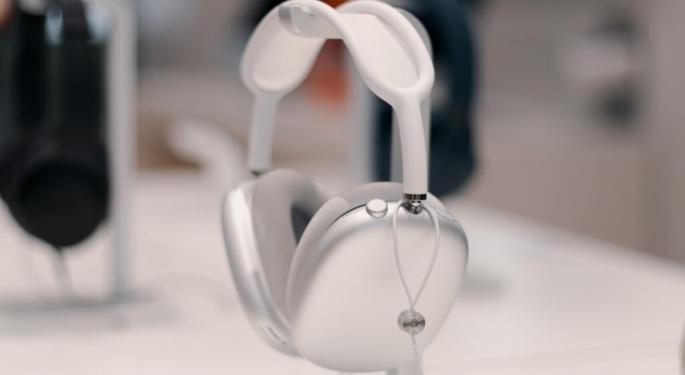 Apple Could Keep AirPods Max Headphones Around Without 'Meaningfully' Updating Them, Says Analyst: Here's Why