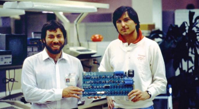Happy 48, Apple: If You Invested $1000 In Apple When It Went Public, Here's How Much You'd Have