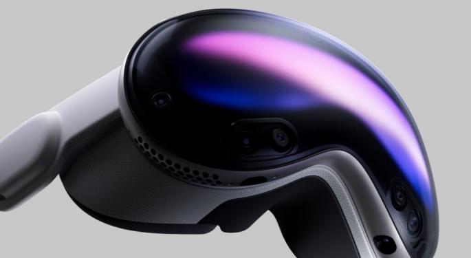 Netflix Co-CEO Downplays Apple Vision Pro's Market Relevance: 'We Have To Be Careful…'