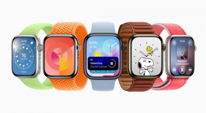 More Powerful Siri, Smoother Swipes: watchOS 10.3 Brings Back The Beloved Swipe Gesture For Changing Watch Faces