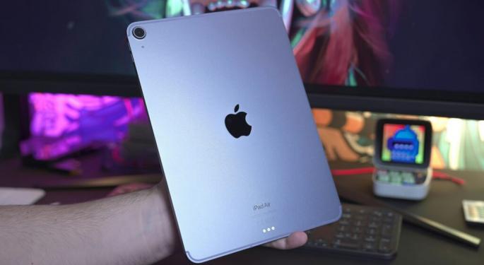 Apple's M1 iPad Air Is Back To Its All-Time Low Price After A $150 Discount