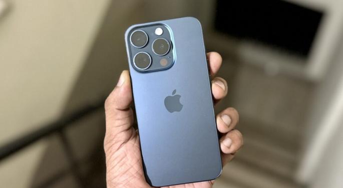 Apple's iPhone Survives A 16,000-feet Drop And Lives To Tell The Tale