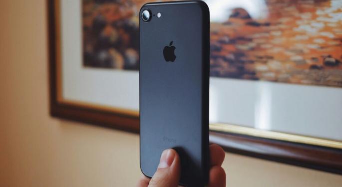 Apple's China, EV Headwinds Show It's Not All 'Roses And Rainbows' For Company, Analyst Says 'Next Phase Of Monetization Is On The Horizon'
