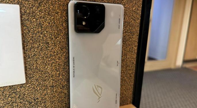 Asus Keeps Gaming Phone Hopes Alive With ROG Phone 8, Now With A Dose Of AI