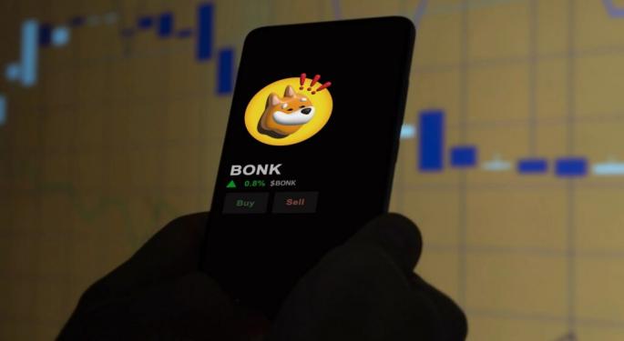 Bonk Cedes Spotlight To Dogwifhat On 11% Monthly Loss But Still Has 'Better Upside,' Trader Forecasts