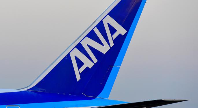 Boeing 737-800 Takes A U-Turn After Cockpit Window Cracks In Another Midair Scare