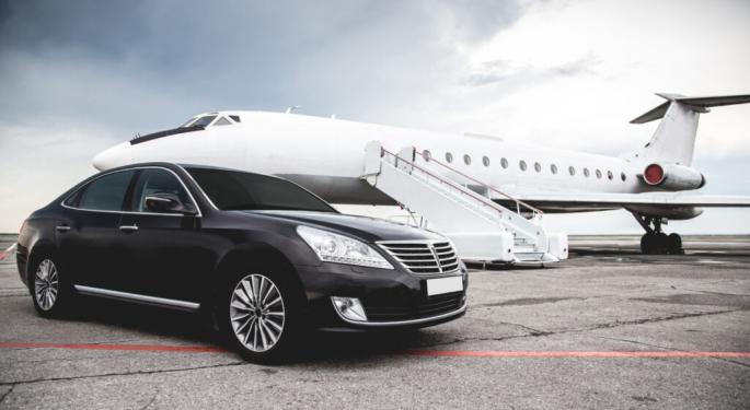 'EVs Cannot Sell:' Top Luxury Car Dealer Points To Tesla's Margins 'Dropping Like A Rocket Ship' While Gas Cars, Hybrids Are 'Flying Off The Shelves'
