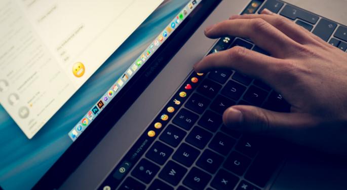Apple's New Patent Filing Reveals All-Glass Design, Touchscreen  'Device' That Looks Like The Future Of MacBook
