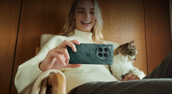 OnePlus 12, OnePlus 12R Launched Featuring Qualcomm's Flagship Chipset, Starting At $499