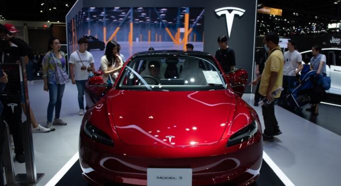 Tesla Bear Wonders If Price Hike Warnings Are Signs Of Looming Production Slump: 'Simply An Also-Ran Auto Company After All?'