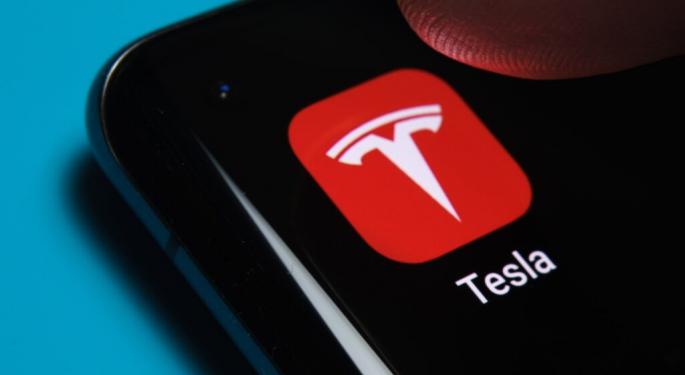 Tesla Bull Says Investors 'Misdiagnosing' Fundamentals, Flags This 'Razorblade' Factor As Catalyst For 'Future Penetration Gains'