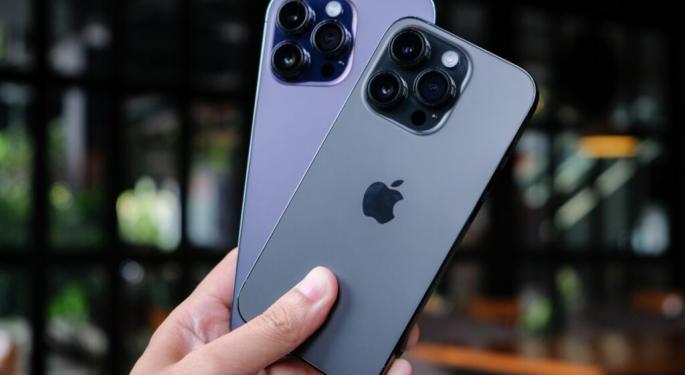 Bite Of The Big Apple: iPhone Secures Top Spot In 2023 Global Smartphone Shipments, Beats Samsung After 13 Years