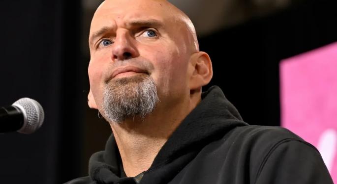 John Fetterman First Democratic Lawmaker To Accept Trump Invitation To Mar-a-Lago Since 2024 Election