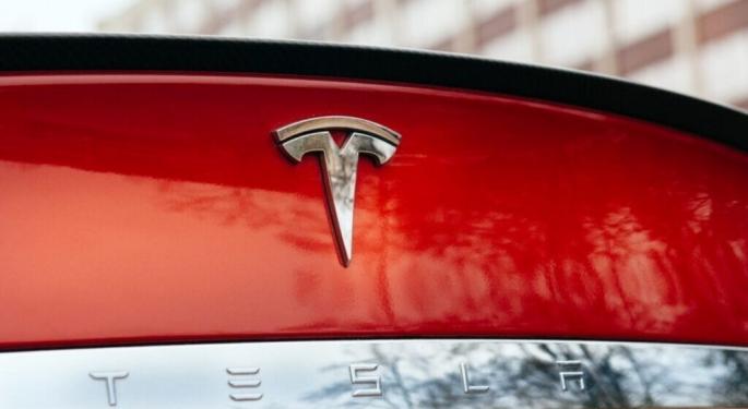 Tesla's Drop Against Modestly Lower Nasdaq Comes As Investors Weigh Elon Musk's $40-50 Billion TikTok Deal, Gary Black Says TSLA Share Swap Unlikely Due To This Upcoming Milestone