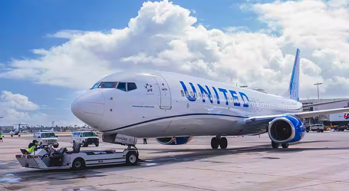 United Airlines Analysts Remain Bullish As Revenue Exceeds Estimates