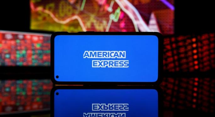 American Express Analysts Expect Gains From Strong Card Spending