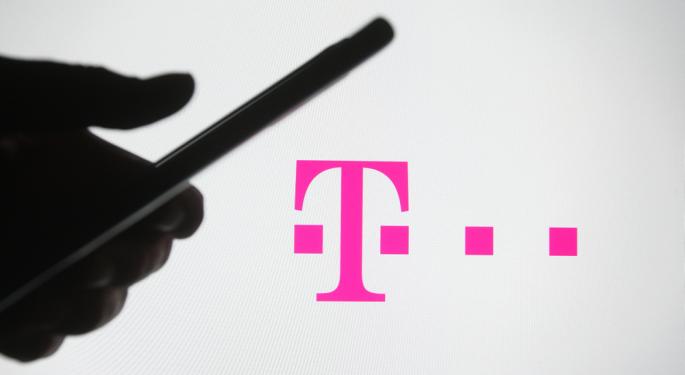 T-Mobile Underscores SpaceX's Starlink's Role In California Wildfire Relief, Closes Record-Breaking Growth Year
