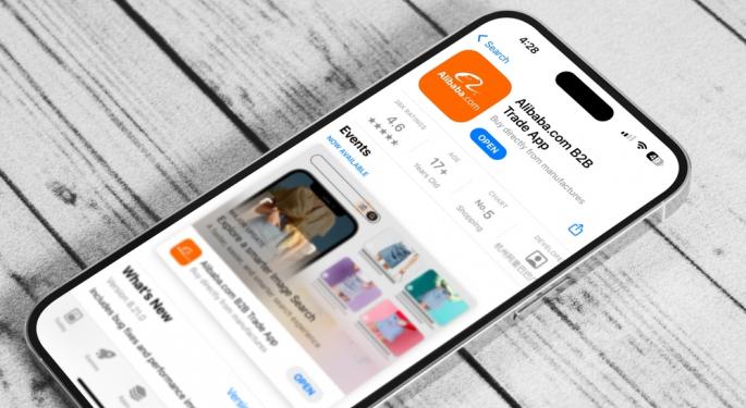 Apple Teams Up With Alibaba for AI, Analyst Says Edge Device Integration Could Boost Growth