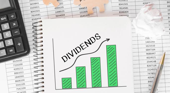 Wall Street's Most Accurate Analysts Give Their Take On 3 Risk Off Stocks With Over 3% Dividend Yields