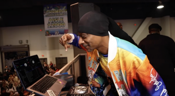 Snoop Dogg Launches Dogg Woods Blunt Wraps, New Podcast