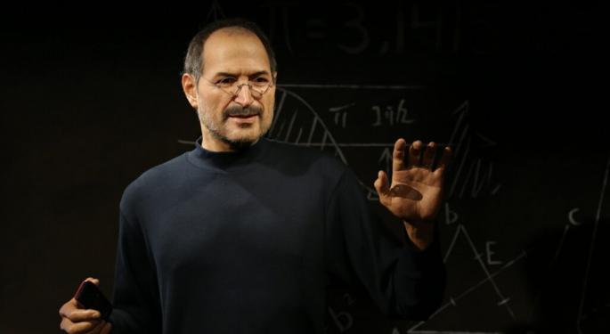 Steve Jobs-Signed Rare Apple Business Card Goes Up For Auction, Bids Touch $75,000