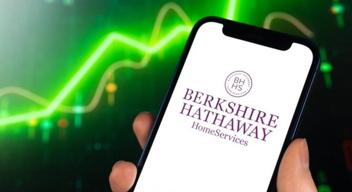 Berkshire Hathaway Stock Hits New All-Time Highs, Passes Tesla: Analyst Sees More Upside Ahead
