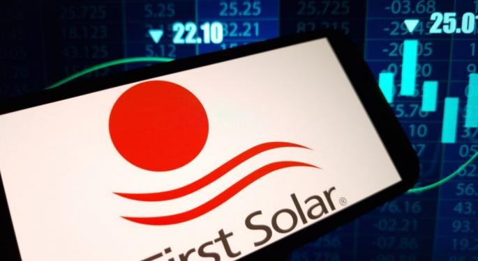 First Solar Q4 Earnings Preview: Sales, Net Bookings To Watch