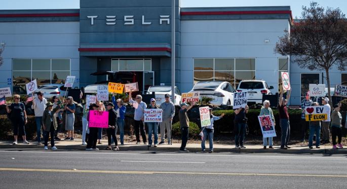 Gene Munster Warns Tesla's March Delivery Number Will Be 'Ugly' But June Will Be Uglier
